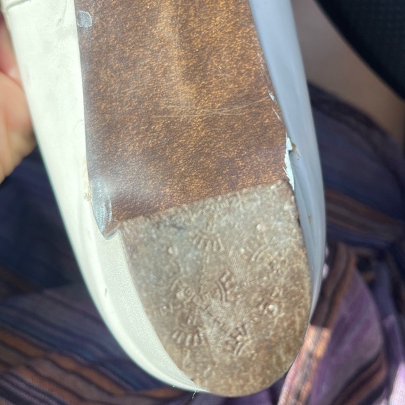 Vintage white mod leather shoes small heel Red Cross nurse sz 10 - Picture 7 of 9